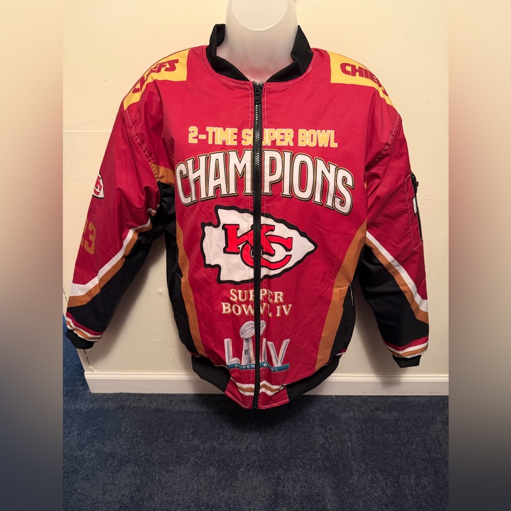 Chiefs Super Bowl Champions Puffer Coat. Unisex Size S.